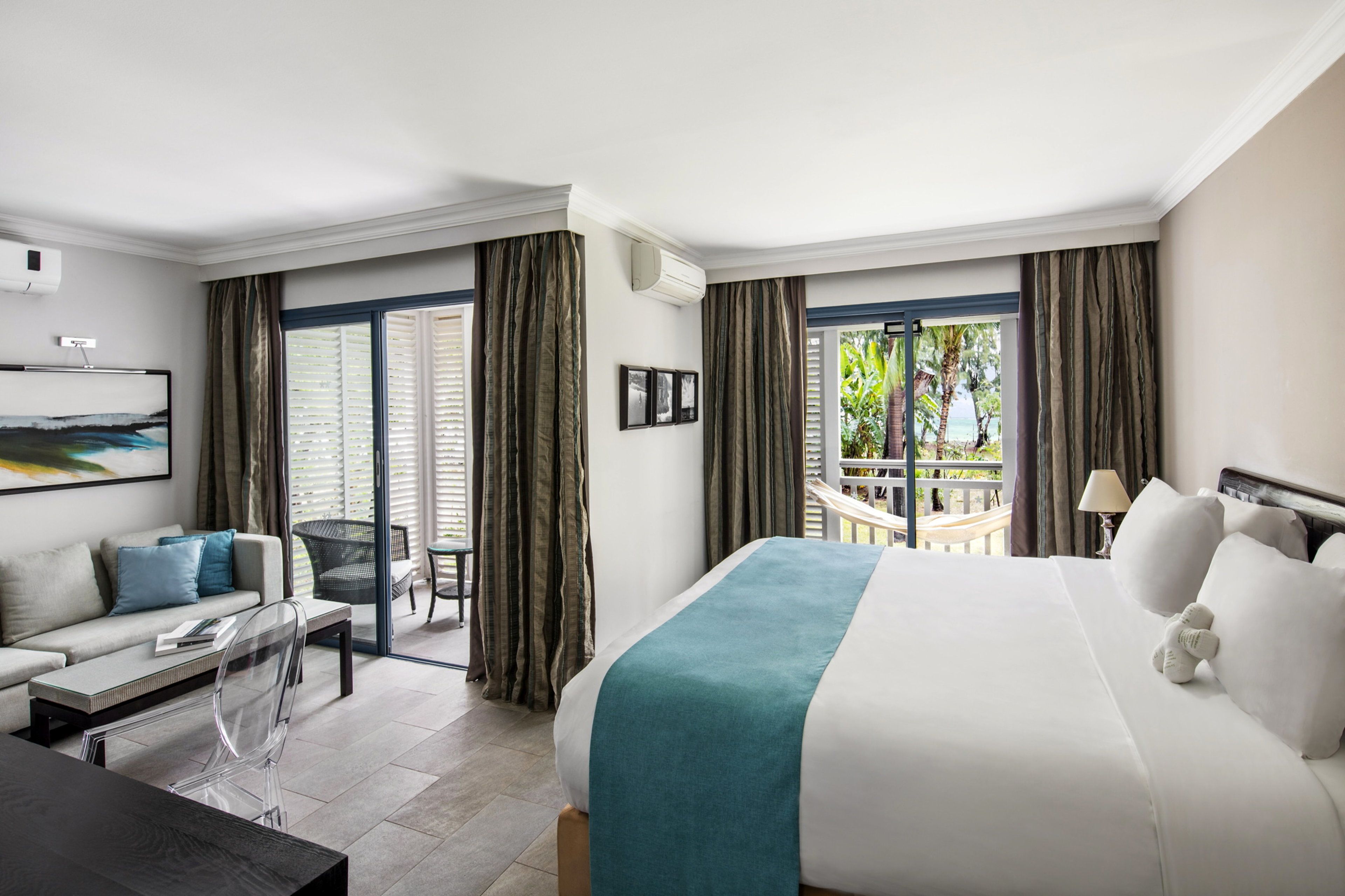 junior suite, 1 king bed | minibar, in-room safe, desk, blackout curtains