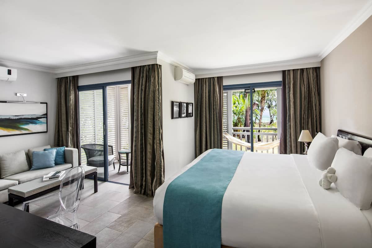 junior suite, 1 king bed | minibar, in-room safe, desk, blackout curtains