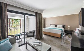 Junior-Suite, 1 King-Bett | Minibar, Zimmersafe, Schreibtisch, Verdunkelungsvorhänge