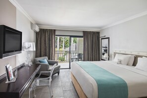 Minibar, in-room safe, desk, blackout curtains - LUX* Saint Gilles (Saint-Paul)