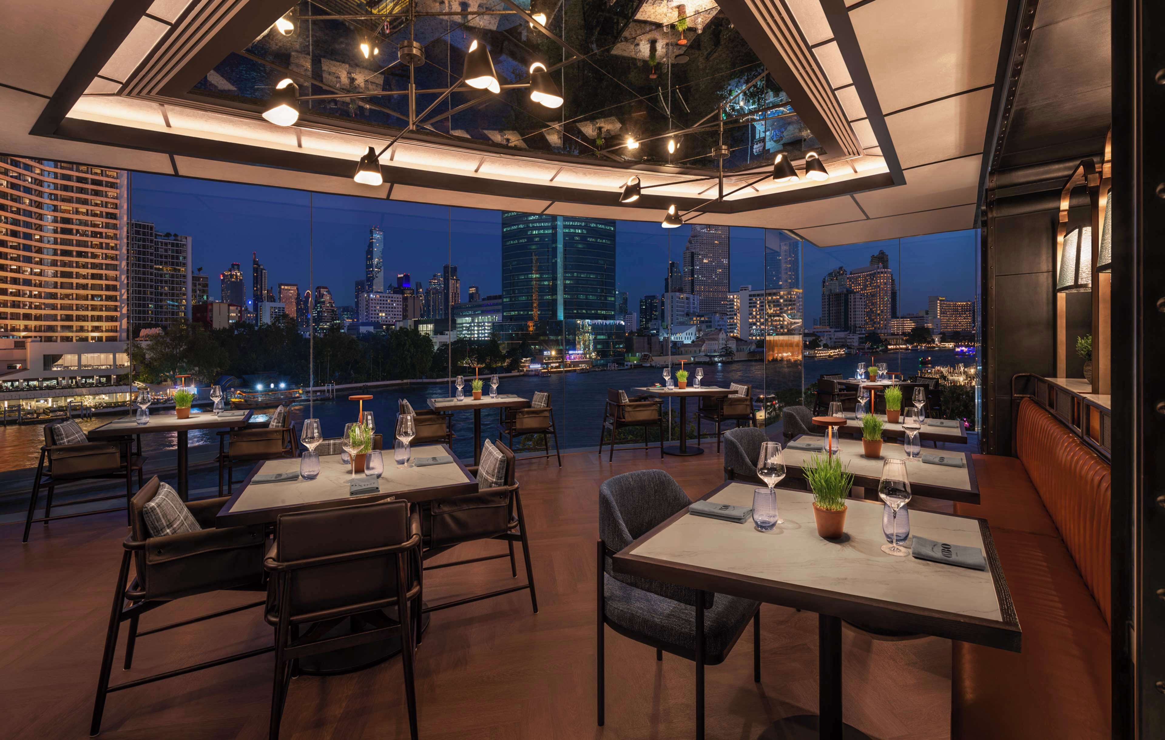 2 restaurants, breakfast, lunch, dinner served; international cuisine