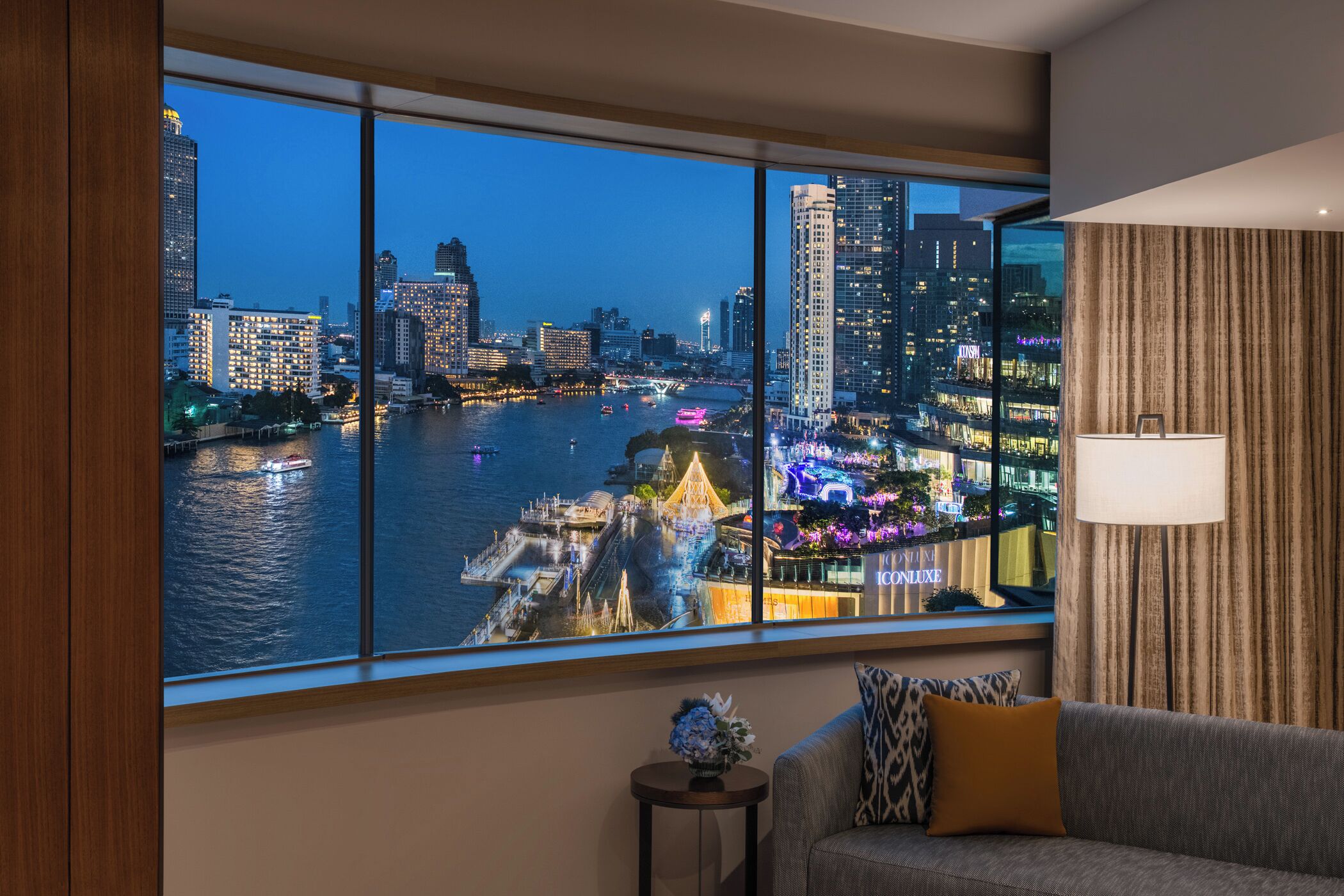 panoramic suite, 1 king bed, club lounge access, executive level | view from room
