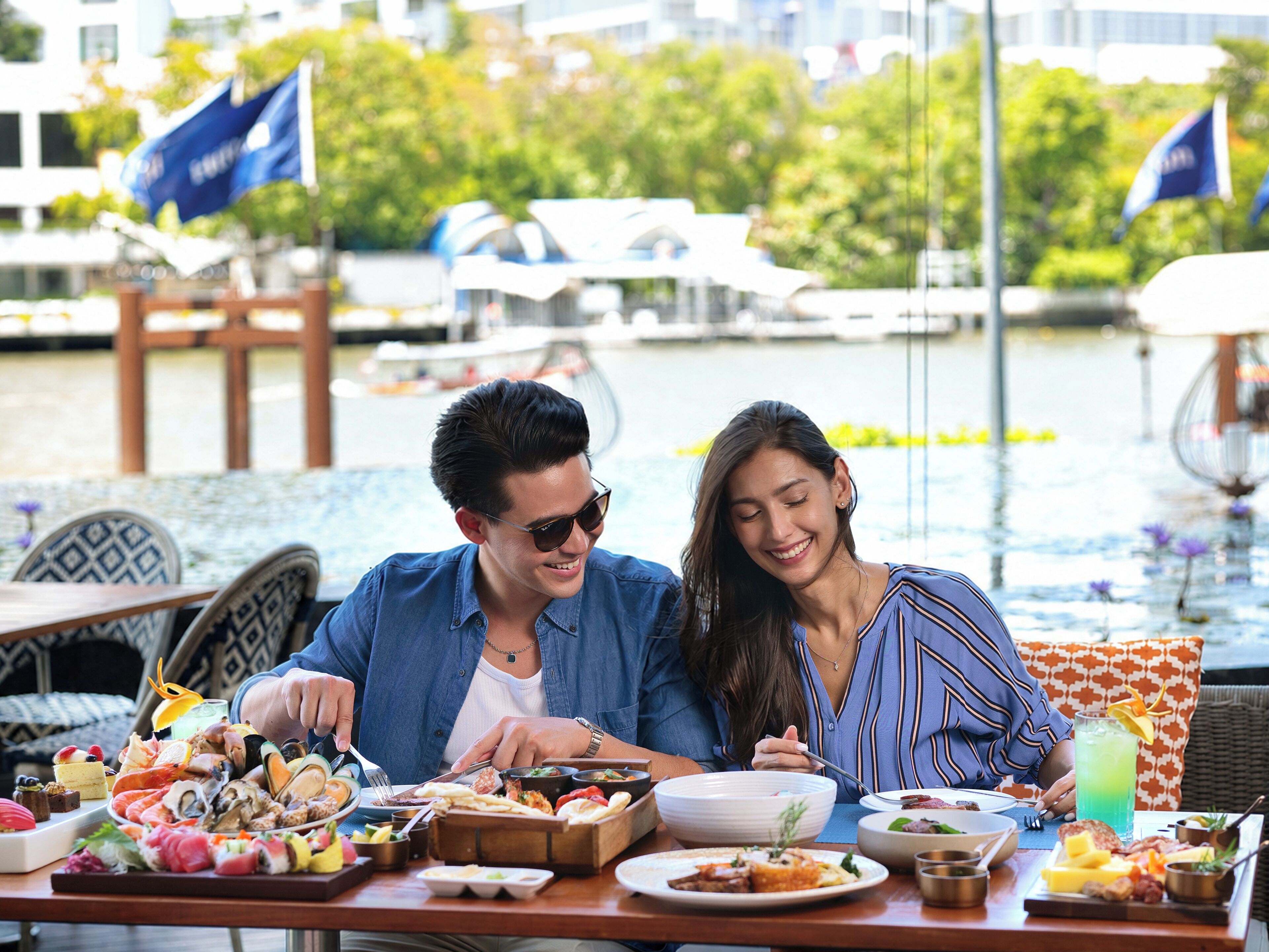 2 restaurants; breakfast, lunch, dinner and brunch served 