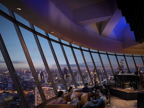 2 bars/lounges, rooftop bar, sports bar