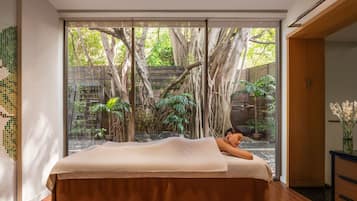Couples treatment rooms, sauna, hot tub, body treatments, hydrotherapy