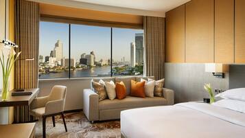 ファミリー ルーム キングベッド 1 台 リバービュー | 羽毛の掛け布団、ミニバー、セーフティボックス (室内)、遮光カーテン