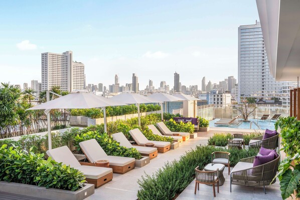 2 bars, bar sur le toit, bar sportif