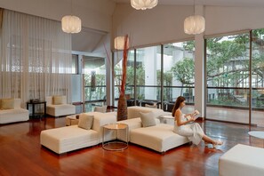 Espace de soins pour les couples, sauna, bain à remous, soins corporels