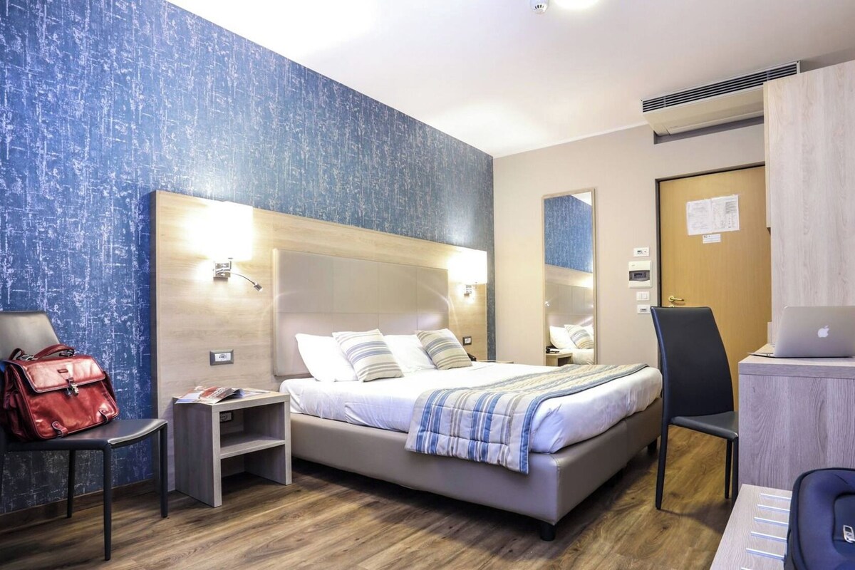 Desk, laptop workspace, free WiFi, bed sheets