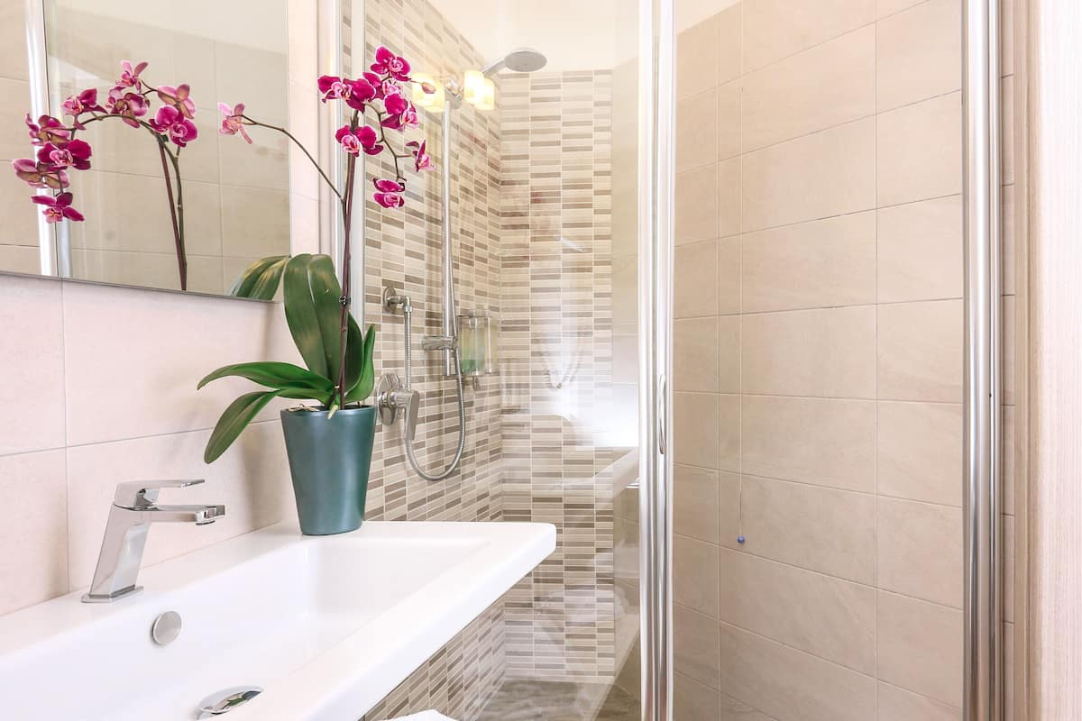 basic room | 1 bedroom, desk, laptop workspace, free wifi