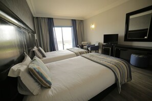 Kamer, 1 twee- of 2 eenpersoonsbedden | Luxe beddengoed, een kluis op de kamer, een bureau, geluiddichte muren