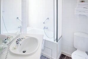 Free toiletries, hair dryer, towels - Hotel Continental (Lourdes)