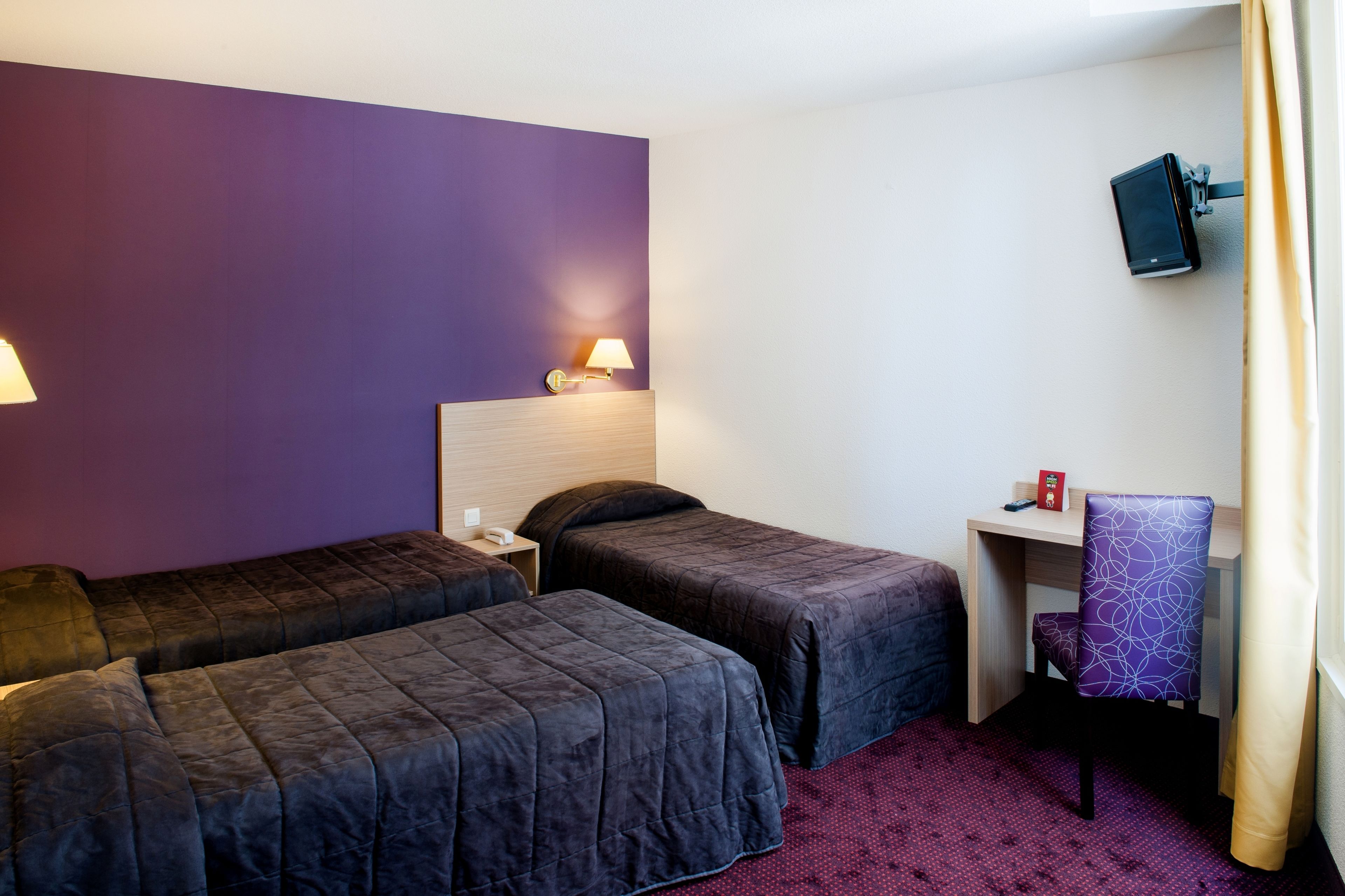 triple room | in-room safe, desk, free wifi, bed sheets