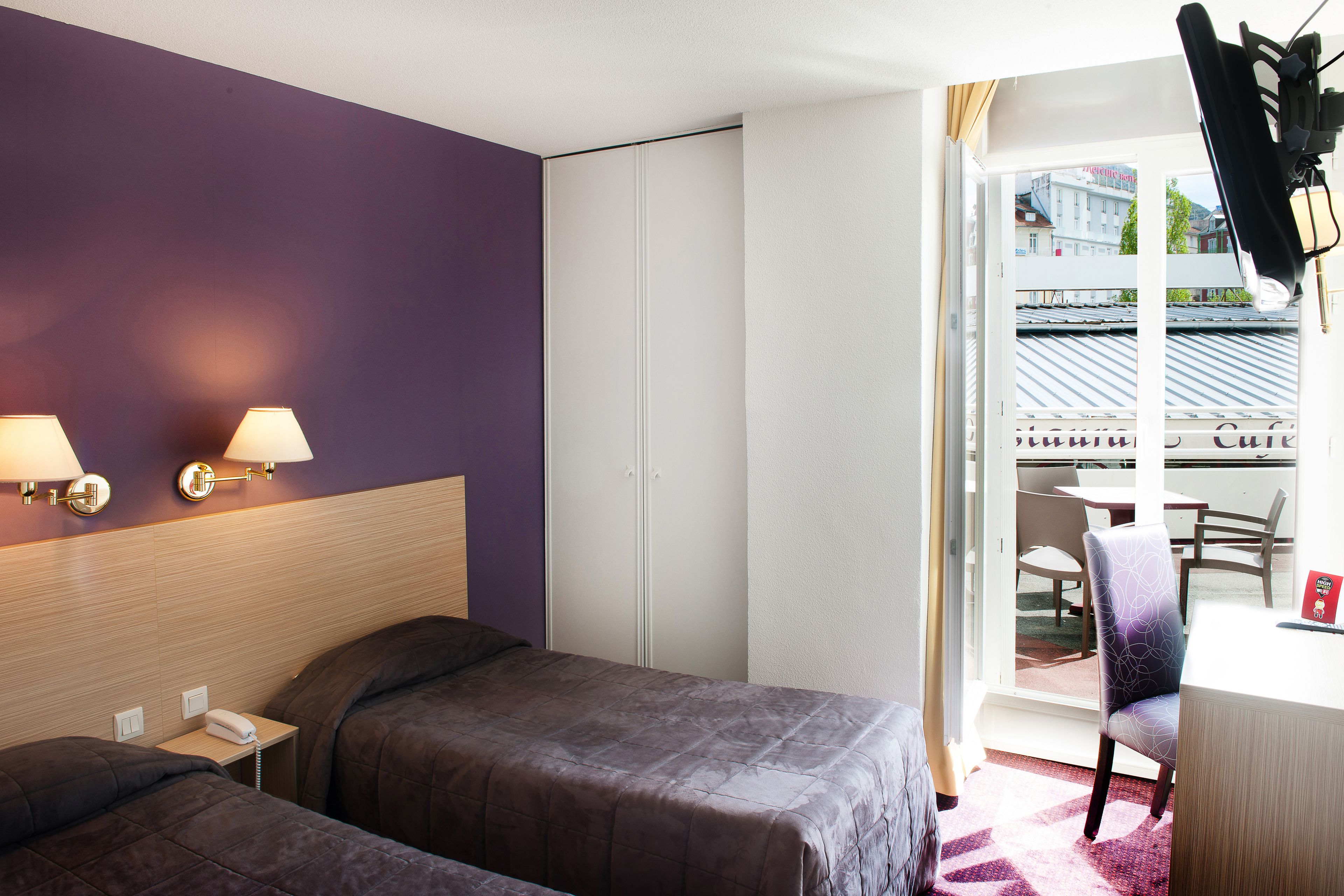 xxx | in-room safe, desk, free wifi, bed sheets