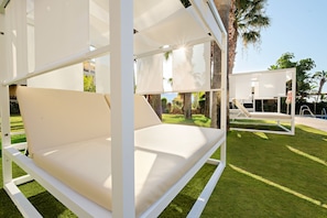 Indoor pool, seasonal outdoor pool, pool loungers