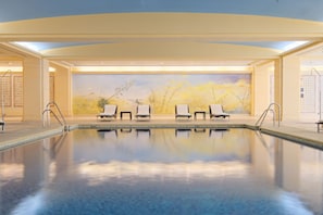 Indoor pool, seasonal outdoor pool, pool loungers