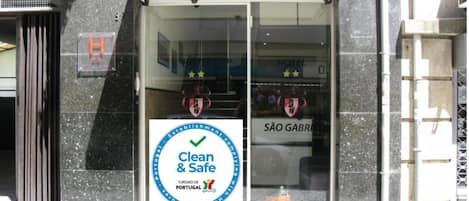 Entrada al alojamiento