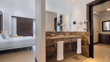 Articles de toilette écologiques, sèche-cheveux, serviettes fournies