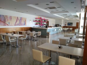 Bar (on property) - Eurostars i-Hotel (Pozuelo de Alarcon)