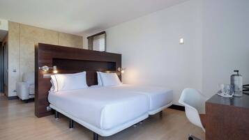 Minibar, coffres-forts dans les chambres, bureau, chambres insonorisées