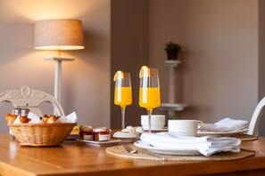 บริการอาหารในห้องพัก