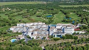 A residential area with multiple white buildings, a golf course, and a swimming pool. - Hotel Fairplay Golf & Spa Resort-by Grupo Tribu (Benalup-Casas Vieja)