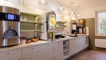 Daily buffet breakfast (EUR 11.90 per person)