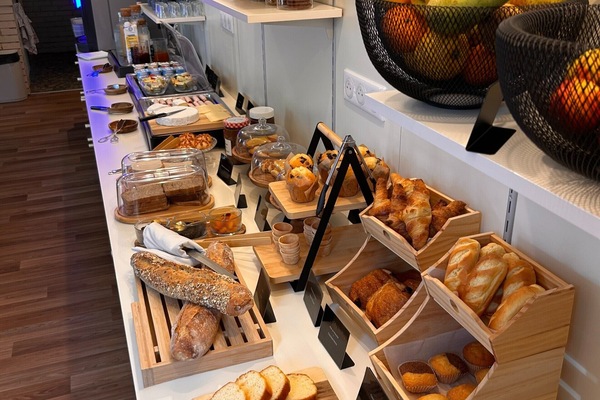 Daily buffet breakfast for a fee