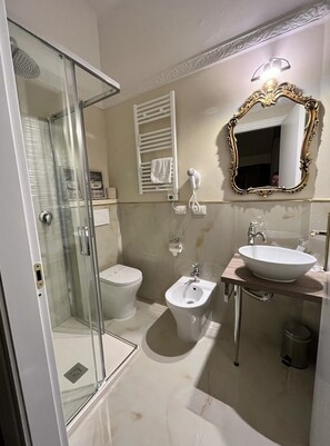 Deluxe Room | Bathroom - Lucca in Villa San Donato (Lucca)