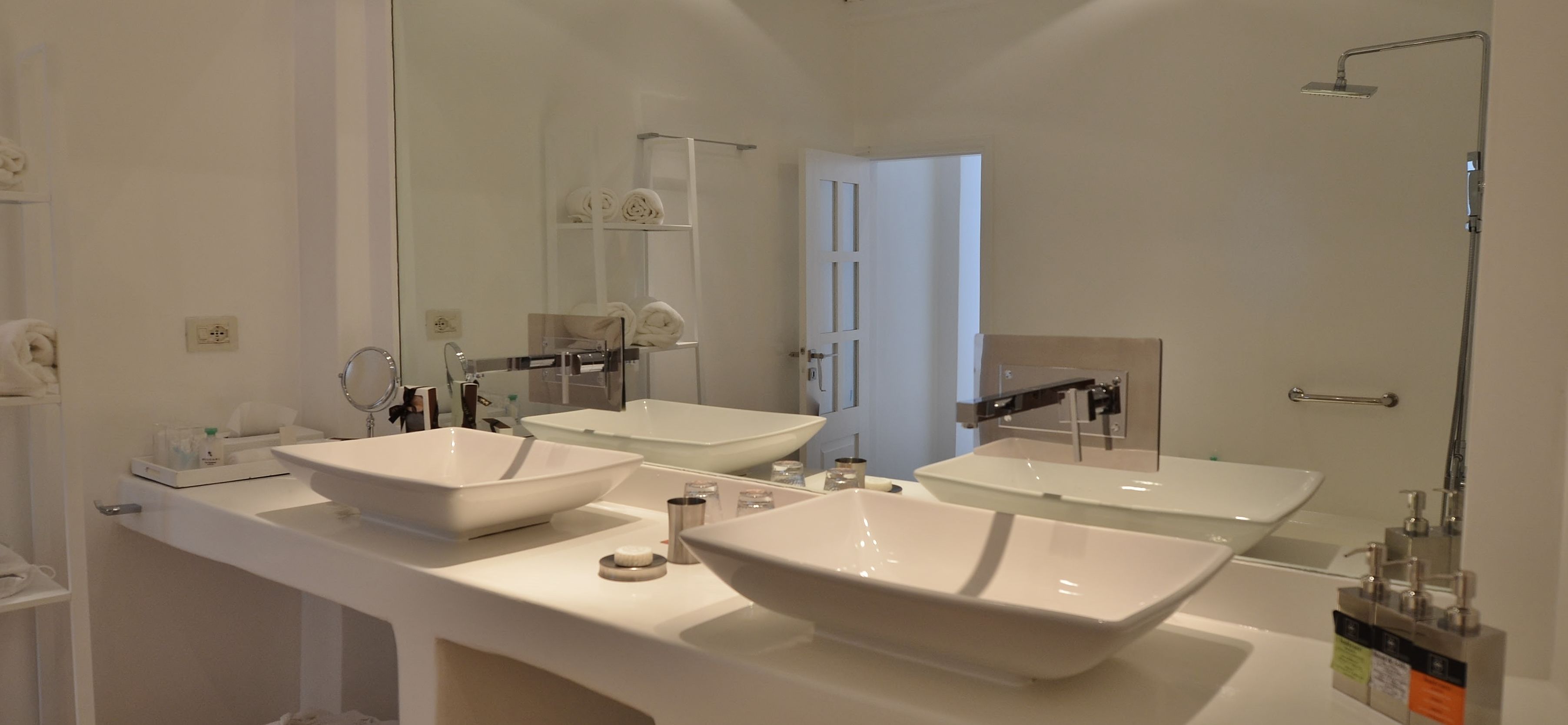 superior suite | bathroom | combined shower/bathtub, rainfall showerhead, designer toiletries