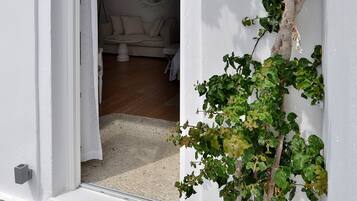 Superior Suite with Jetted Tub - Gea House | Terrace/patio