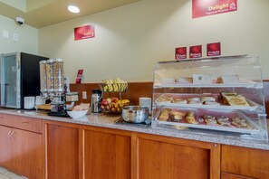 Free daily buffet breakfast - Best Western Plus Chemainus Inn (Chemainus)