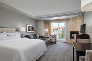 デラックス ルーム クイーンベッド 1 台ソファーベッド付き | 高級寝具、羽毛の掛け布団、ピロートップベッド、セーフティボックス (室内)