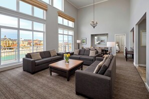 プレジデンシャル スイート 2 ベッドルーム | 高級寝具、羽毛の掛け布団、ピロートップベッド、セーフティボックス (室内)