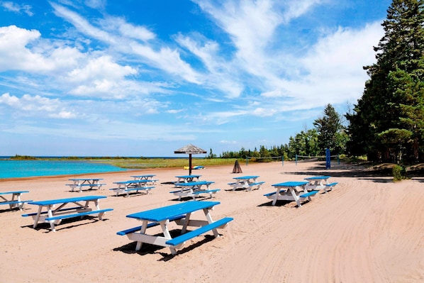 Privat strand i närheten, solstolar, parasoller och strandhanddukar