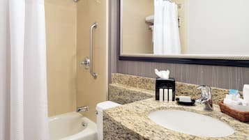 Combined shower/bathtub, hair dryer, towels