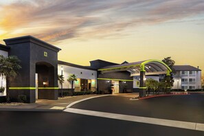 Exterior - Courtyard by Marriott Sacramento Cal Expo (Sacramento)