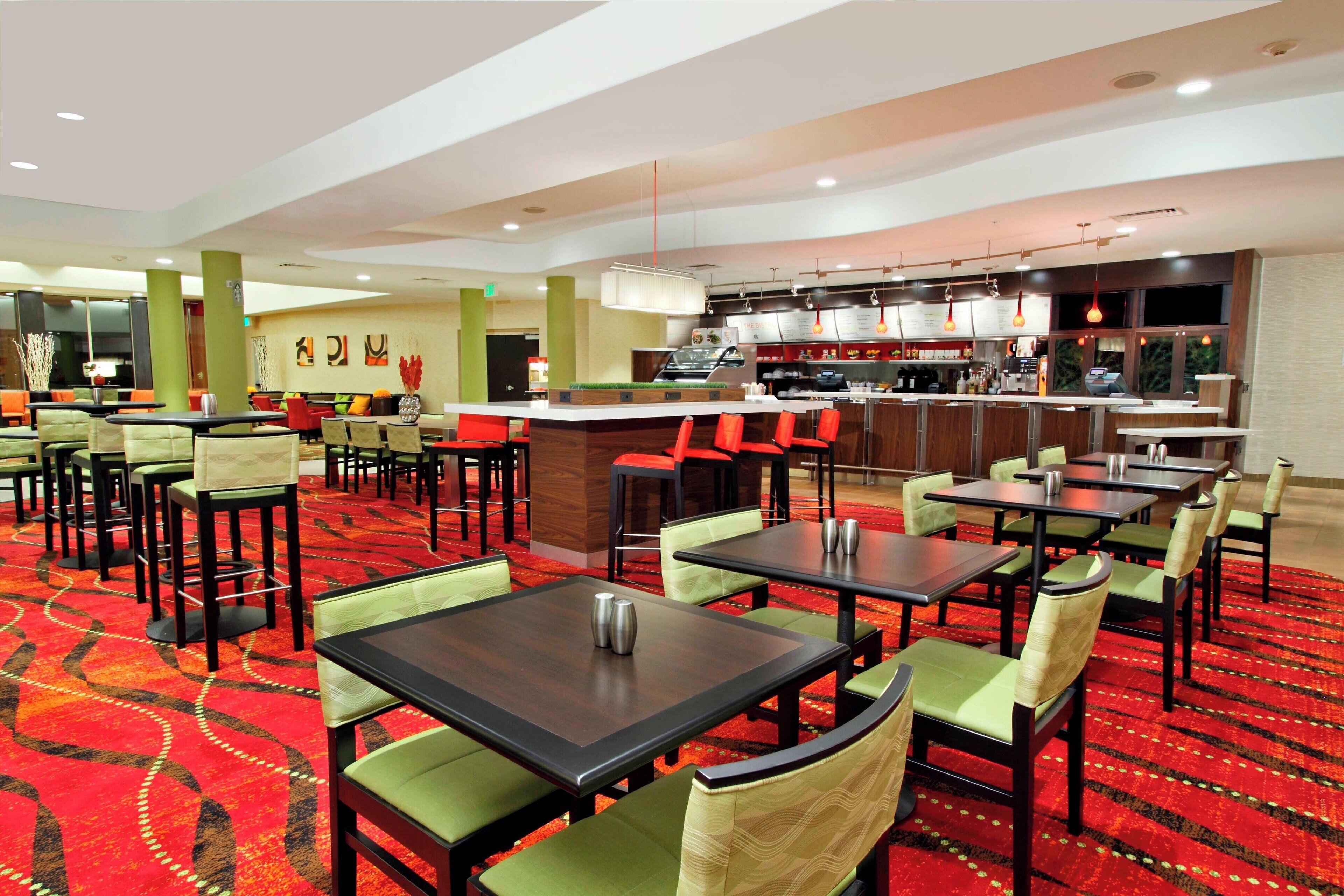 Se sirven desayunos y cenas, cocina americana