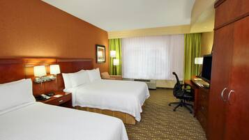 Roupas de cama premium, escrivaninha, cortinas blackout