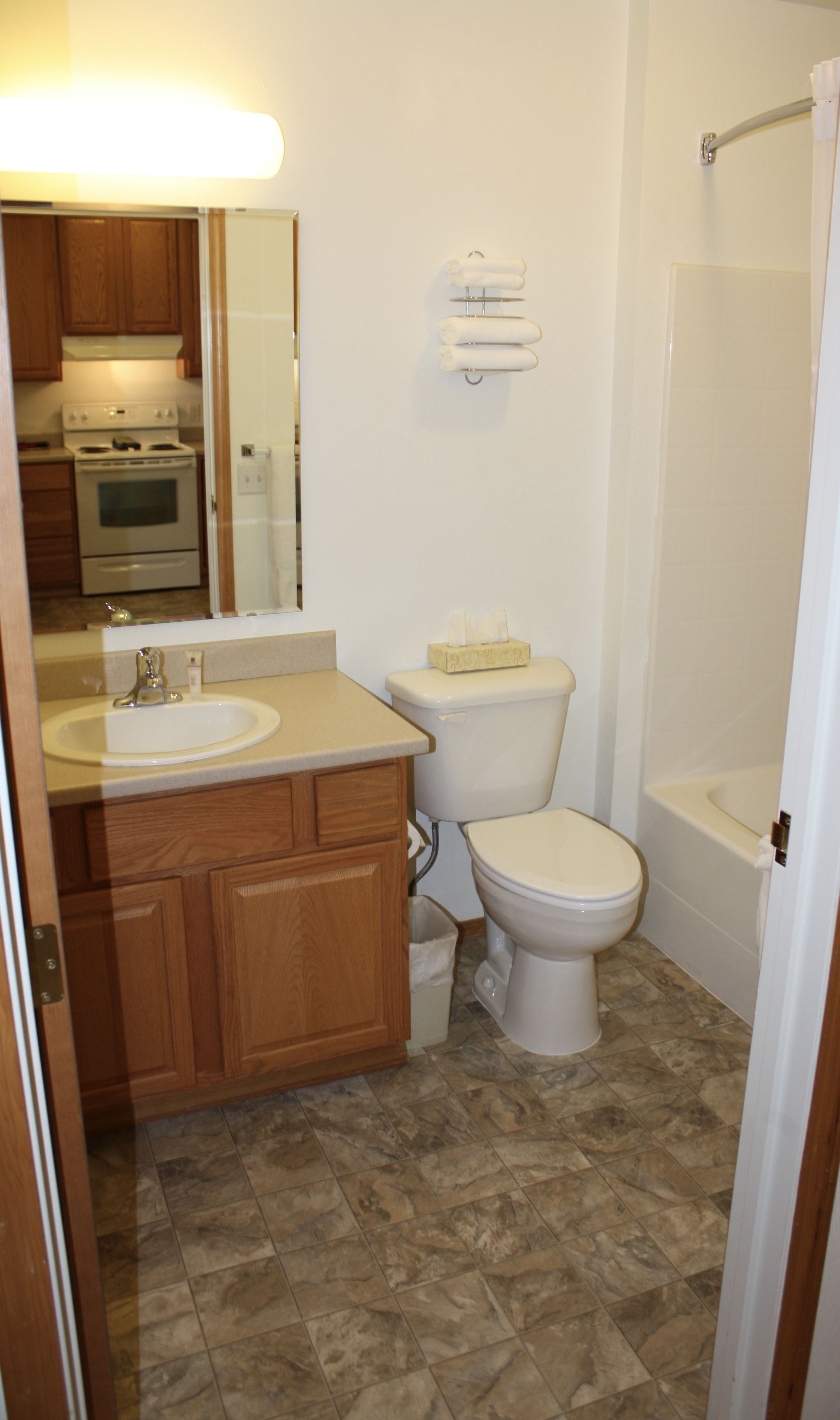 suite, 1 queen bed | bathroom | combined shower/bathtub, hair dryer, towels