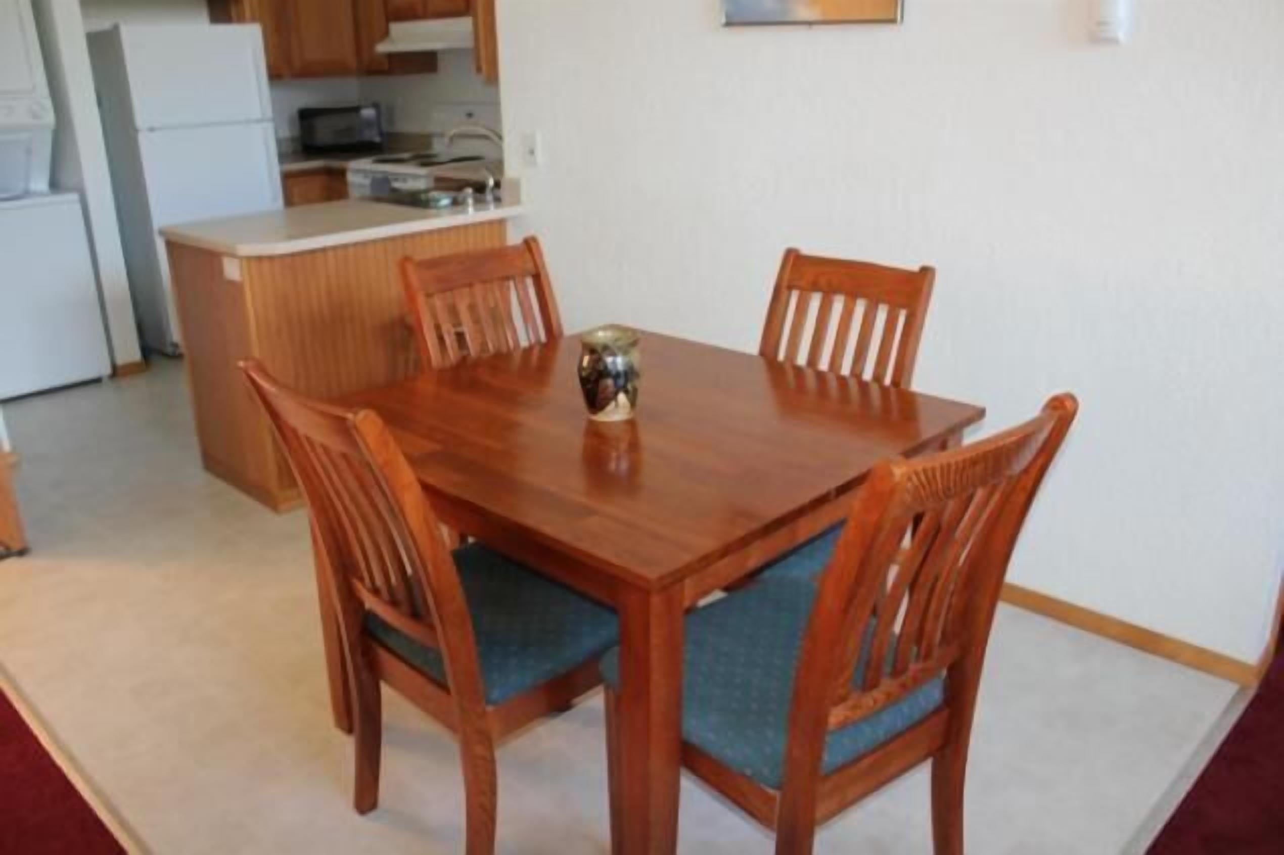 full-sized fridge, microwave, oven, stovetop