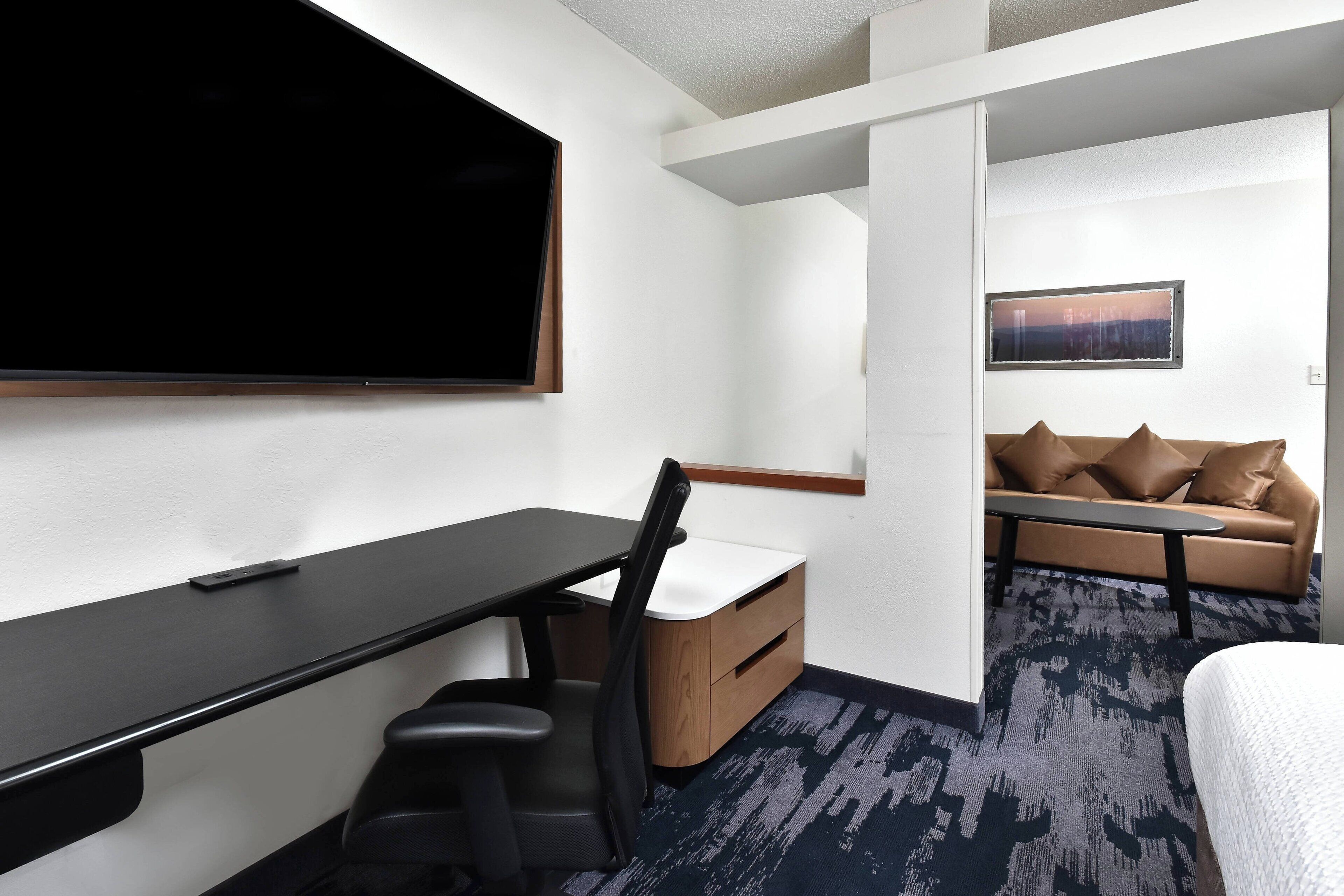 premium bedding, pillow-top beds, in-room safe, desk