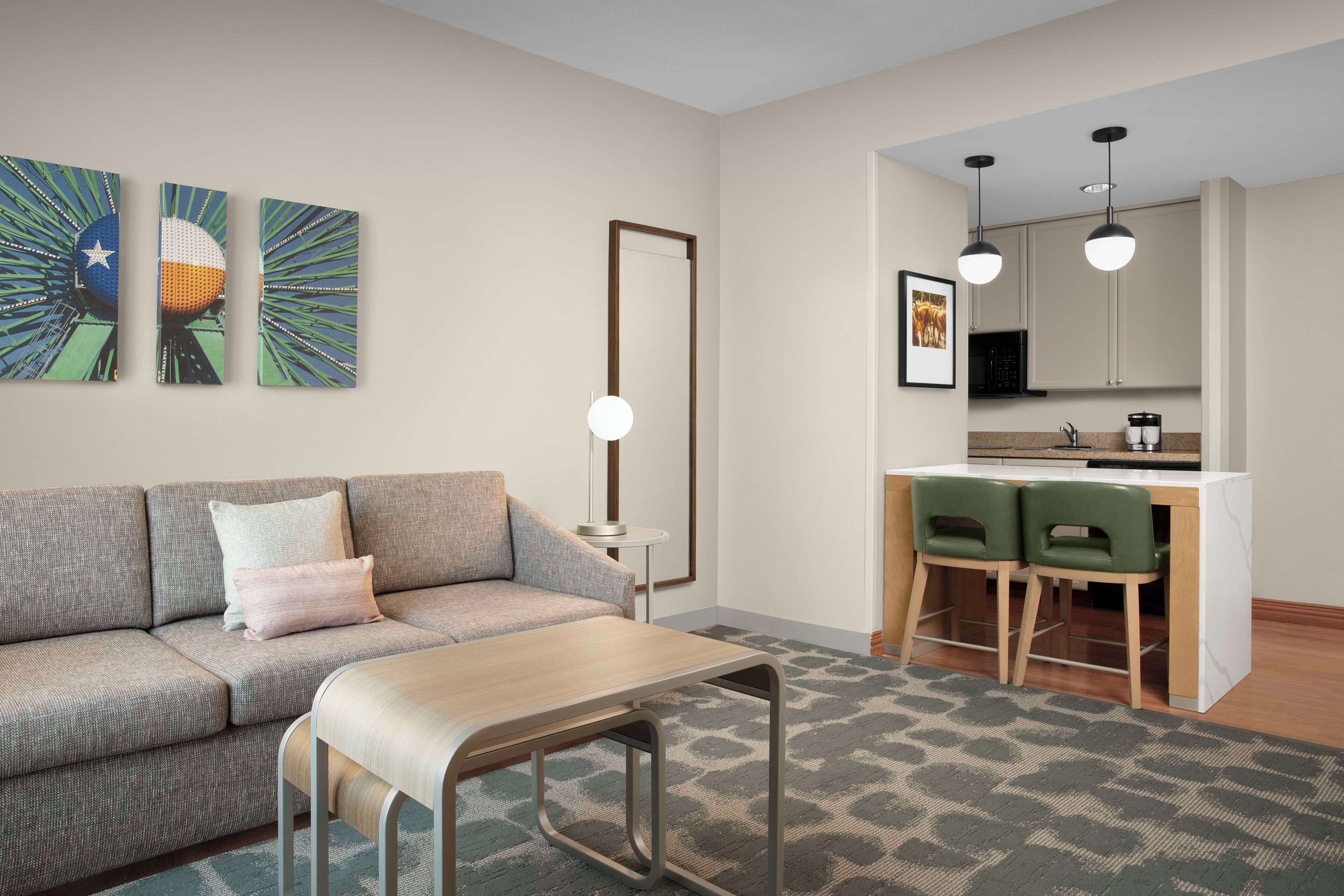 studio suite, 2 queen beds, non smoking | living area | lcd tv