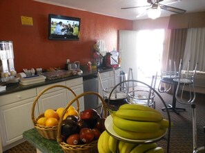 Free daily continental breakfast