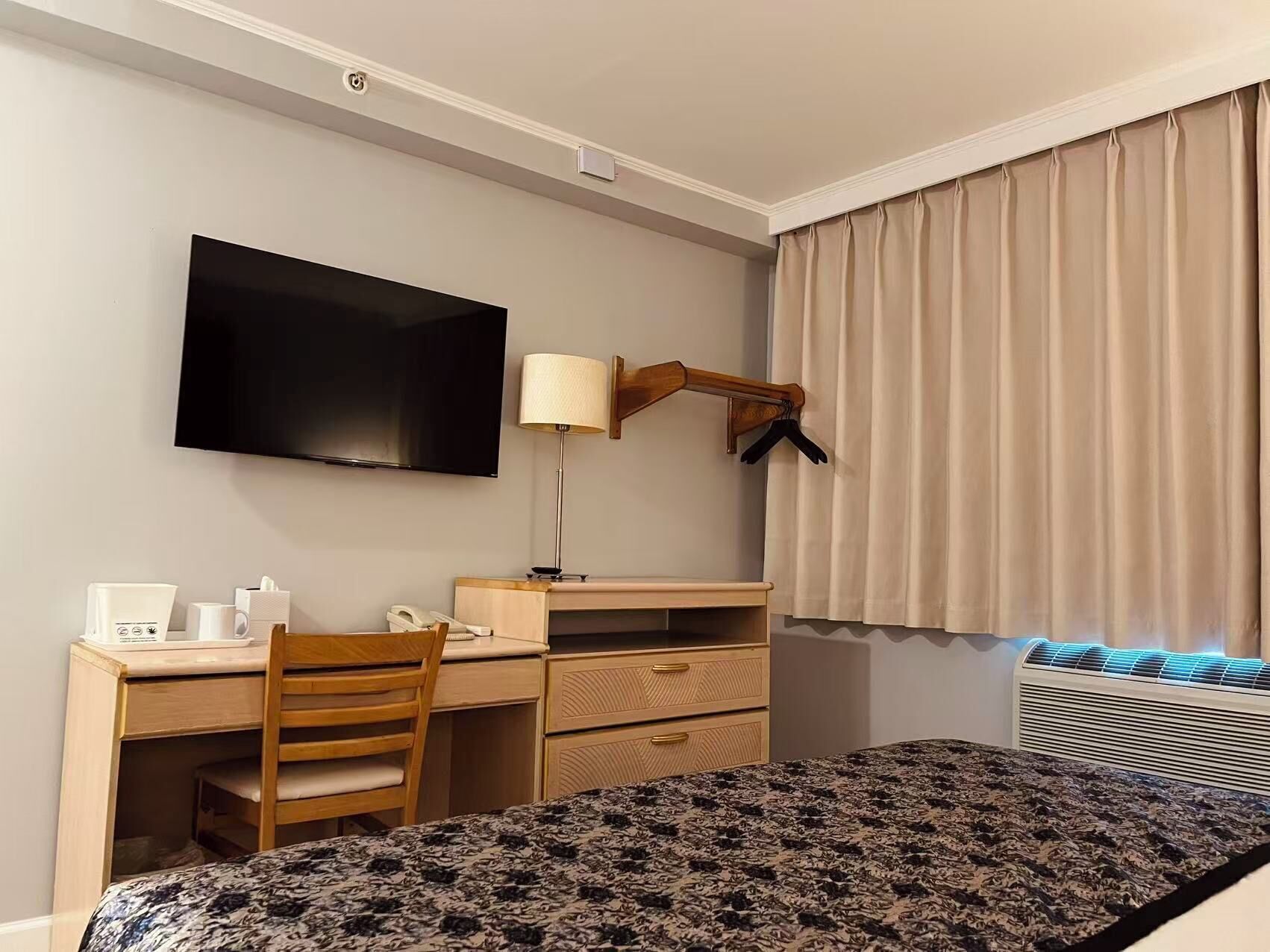Basic Room, 1 Queen Bed, Non Smoking