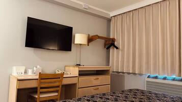 Basic Room, 1 Queen Bed, Non Smoking