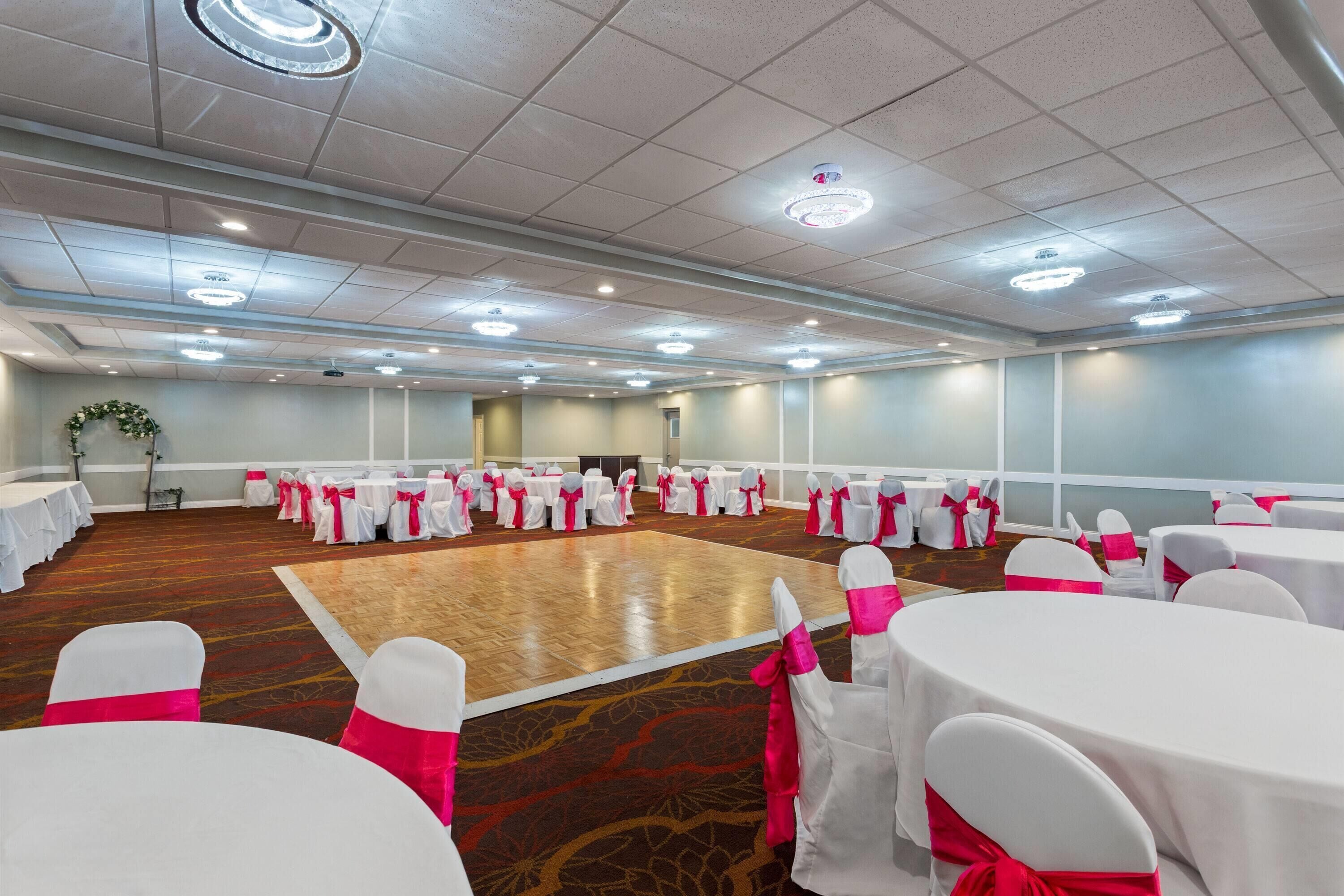 Foto - Days Inn and Suites by Wyndham Hammond, IN