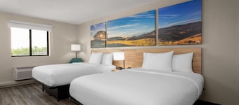 Days Inn and Suites by Wyndham Hammond, IN