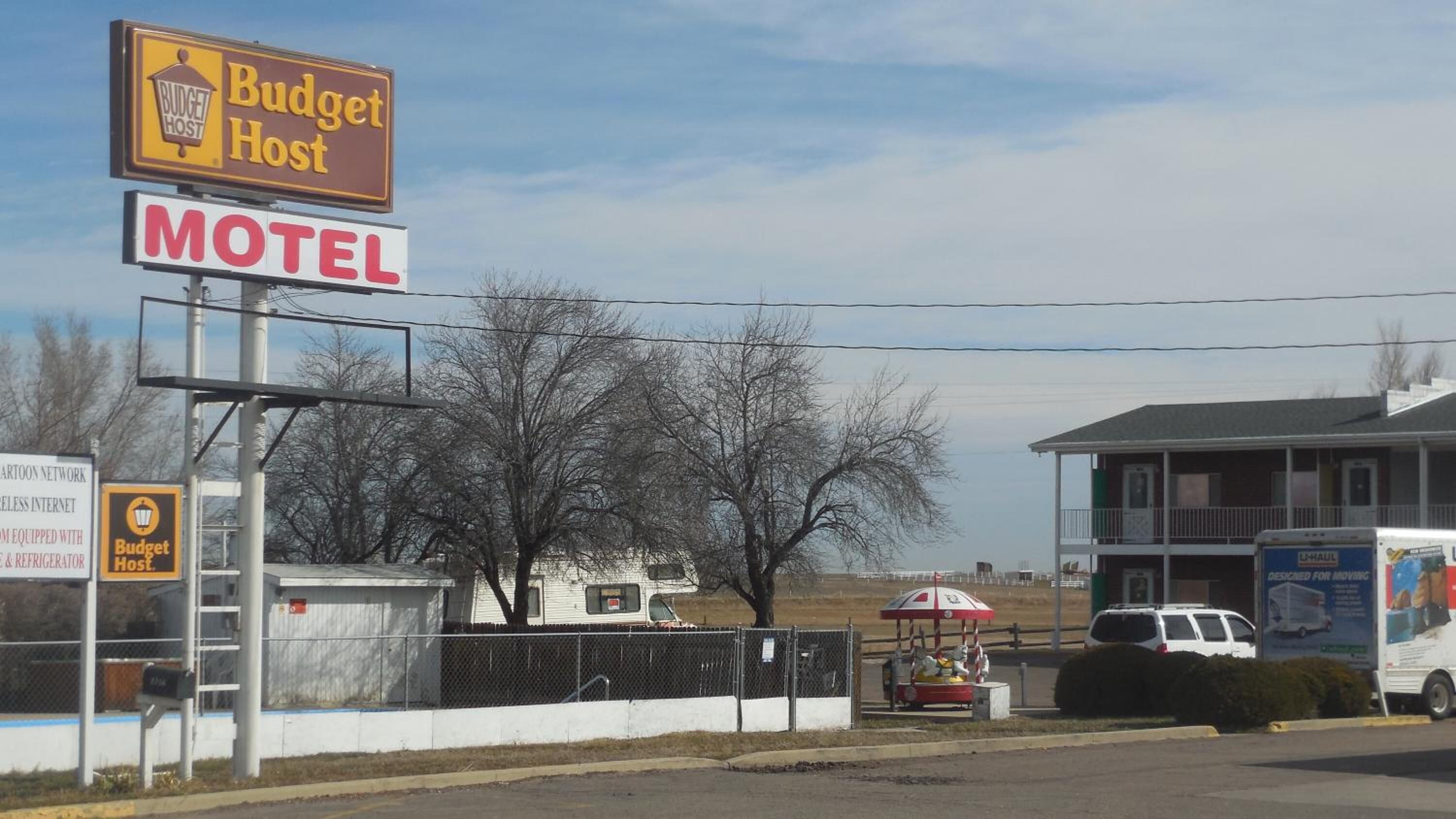 A motel with a sign indicating it is a Budget Host.