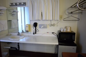 Chambre Standard, 2 lits doubles (Non smoking, no pets) | Bureau, Wi-Fi gratuit, draps fournis